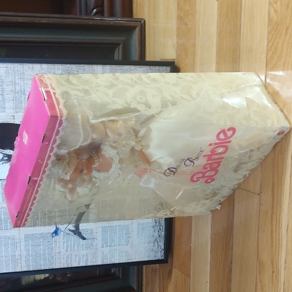 Dream Bride Barbie - Picture 7 of 11